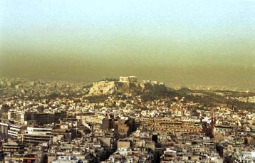 Η Κομισιόν εγκαλεί την Ελλάδα για καθυστέρηση στη μείωση των ατμοσφαιρικών ρύπων