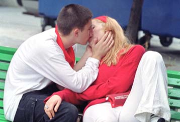 Οι άνδρες προτιμούν τις γυναίκες που μυρίζουν όπως οι μητέρες τους