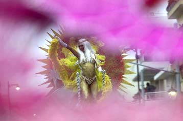 Εορταστικές εκδηλώσεις σε όλη την Ελλάδα για την τελευταία Κυριακή της Αποκριάς