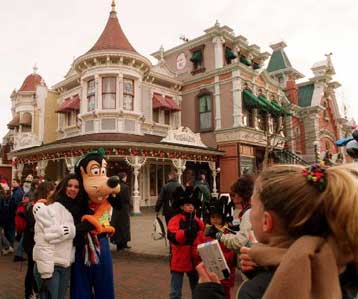 Και δεύτερη Eurodisney εγκαινιάστηκε την Παρασκευή στο Παρίσι