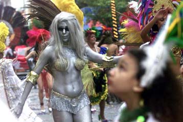 Κορυφώθηκαν οι αποκριάτικες εκδηλώσεις με σύμμαχο τον (σχετικά) καλό καιρό