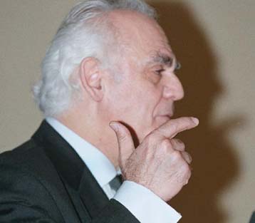 Οι δυσκολίες στον τουρισμό δεν ξεπερνώνται με «εκπτώσεις», κατά τον Ακη Τσοχατζόπουλο