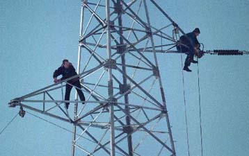 Αγνωστοι ανατίναξαν πυλώνα της ΔΕΗ κοντά στα ελληνοαλβανικά σύνορα