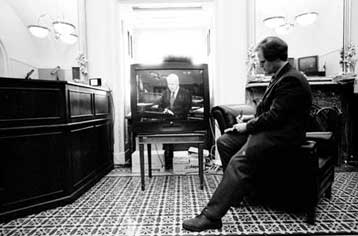 Η τηλεόραση αποκλείει τους μεγαλύτερους ανθρώπους, σύμφωνα με έρευνα στη Βρετανία