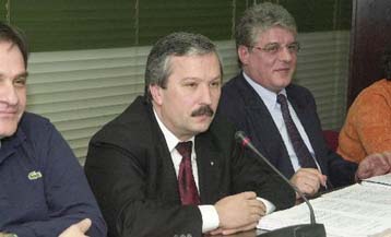 Χωρίς τη συναίνεσή μας η μείωση συμμετοχής σε Εθνική και Εμπορική, τονίζει η ΟΤΟΕ