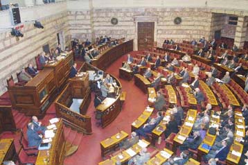 Οξεία αντιπαράθεση Σημίτη – Καραμανλή στη Βουλή για τον ευρωστρατό