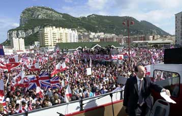 Με δημοψήφισμα θα επιλυθεί το θέμα της κυριαρχίας στο Γιβραλτάρ, σύμφωνα με το BBC