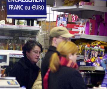 Αύξηση 0,4% σημείωσαν οι καταναλωτικές δαπάνες στη Γαλλία το Φεβρουάριο