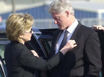 Ανεπαρκή τα στοιχεία για να διωχθεί το ζεύγος Κλίντον για το σκάνδαλο Whitewater