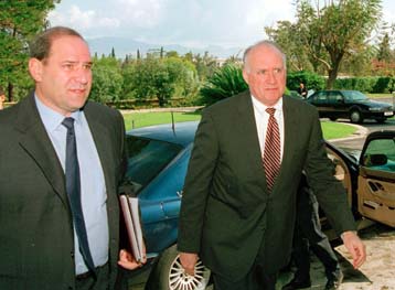 Με Κληρίδη και Ντενκτάς συναντήθηκε ο Αμερικανός απεσταλμένος για το Κυπριακό