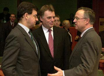 Δημοσιονομικό πλεόνασμα 0,1% του ΑΕΠ εμφανίζει η Ελλάδα κατά το 2001