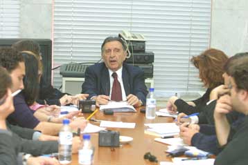 Ουδέν σχόλιο από ΝΔ, επικροτούν ΚΚΕ και ΔΗΚΚΙ την απόφαση του ΕΣΡ