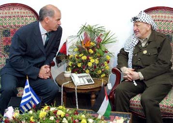 Ανταλλαγή απόψεων Παπανδρέου-Αραφάτ για τις εξελίξεις στη Μέση Ανατολή