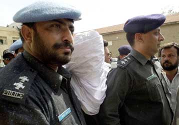 Το Πακιστάν απήγγειλε επίσημα κατηγορία κατά του ύποπτου για τη δολοφονία του Περλ