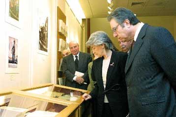 Έκθεση αφιερωμένη στη γυναίκα κατά την Επανάσταση του 1821, στη Στοά του Βιβλίου