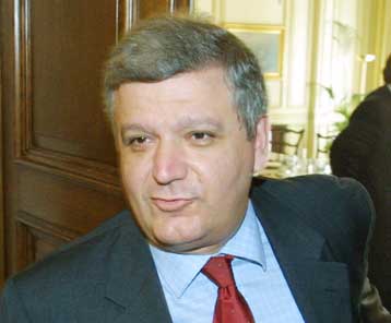 Ικανοποιημένος ο υπ.Τύπου για την απόφαση του ΕΣΡ – Δεν παραιτείται ο Λαμπρίδης