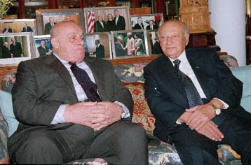 Ακόμη μία (η έκτη) συνάντηση Κληρίδη-Ντενκτάς στη Λευκωσία