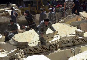 Επταώροφο κτίριο κατέρρευσε στη Βηρυττό – Τρεις, για την ώρα, οι νεκροί