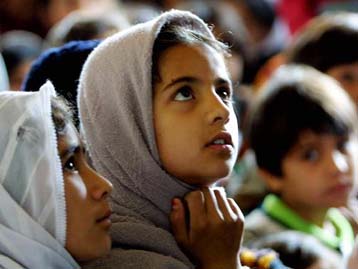 Ανοιξαν ξανά, με την παρουσία κοριτσιών, τα σχολεία του Αφγανιστάν