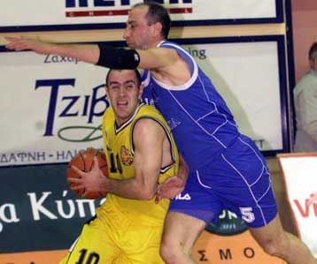 Το «θρίλερ» της «ουράς» συνεχίζεται, ο ΠΑΟΚ νικητής στο ντέρμπι από τα παλιά