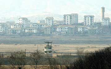 Στην Πιονγιάνγκ μεταβαίνει εντός του Απριλίου απεσταλμένος της Νοτίου Κορέας