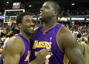 Δύσκολη νίκη των Λέικερς μέσα στο Σακραμέντο – Μορφή του αγώνα ο Κόμπι