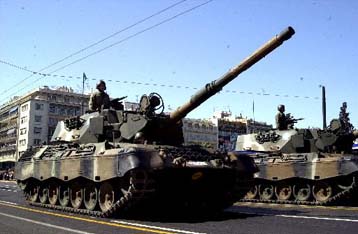 Με τη μεγάλη στρατιωτική παρέλαση έκλεισαν οι εορτασμοί για την 25η Μαρτίου