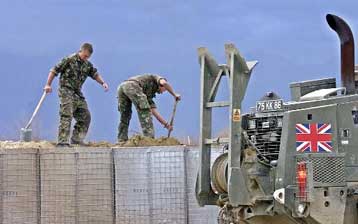 Στο Αφγανιστάν έφθασαν οι πρώτοι 100 επίλεκτοι πεζοναύτες της Βρετανίας