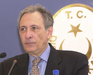 Η ΕΕ πρέπει να εκτιμήσει τη θετική στάση της Τουρκίας στο Κυπριακό, υποστήριξε ο Τζεμ