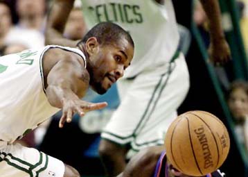 Μεγάλη νίκη των Σέλτικς μέσα στο Μαϊάμι δια χειρός Στρίκλαντ