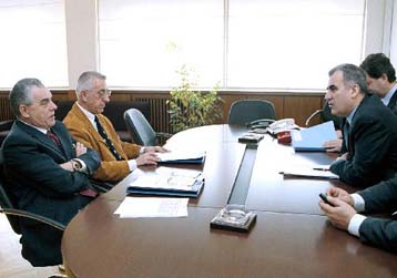 Σε πολιτική αντιπαράθεση εξελίχθηκε η συνάντηση Ρέππα – Ν.Κακλαμάνη για το ασφαλιστικό