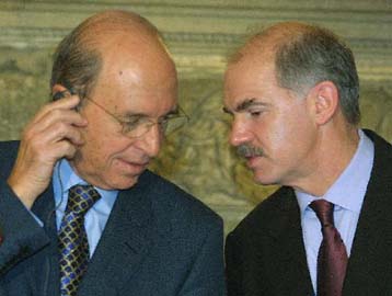 Την ελληνική εξωτερική πολιτική συζήτησαν Σημίτης και Παπανδρέου