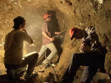 Εικοσιτέσσερις εργάτες παγιδευμένοι σε στοά ορυχείου της Κίνας