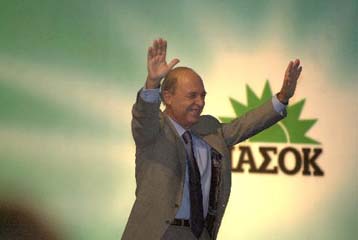 Πρόταση-έκπληξη Σημίτη για εκλογή του προέδρου του ΠΑΣΟΚ με καθολική ψηφοφορία