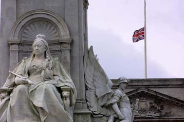 Την Τρίτη θα πραγματοποιηθεί η ταφή της βασιλομήτορος στην Αγγλία