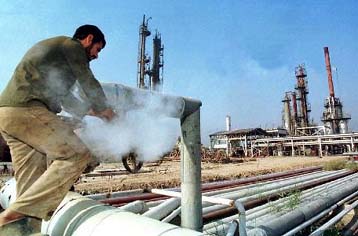 Ρεκόρ εξαμήνου άγγιξε η τιμή του πετρελαίου λόγω της κρίσης στη Μέση Ανατολή