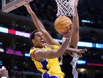 Μεγάλη νίκη των Λος Αντζελες Λέικερς επί των Σαν Αντόνιο Σπερς με 96-95