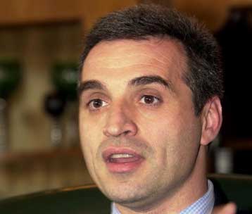 Πλήρη συνεργασία με τη Χάγη υποσχέθηκε η γιουγκοσλαβική κυβέρνηση