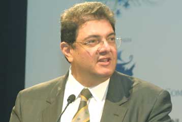 Ο Προαστιακός θα είναι έτοιμος πριν από τους Ολυμπιακούς, δηλώνει ο Βερελής