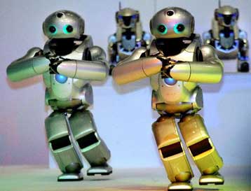 Ανθρωποειδή ρομπότ τραγουδούν και χορεύουν στην τρίτη ετήσια ιαπωνική έκθεση Robodex