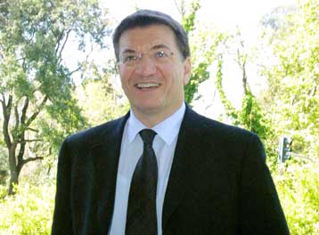 Βελτίωση των αποδοχών των πανεπιστημιακών υπόσχεται ο Π.Ευθυμίου