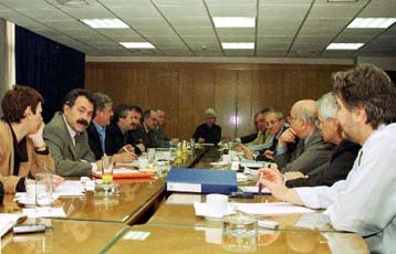 Το δίλημμα «γενναίες αυξήσεις ή απεργίες» θέτει στις τράπεζες η ΟΤΟΕ