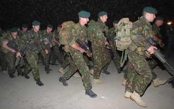 Έφθασαν στο Αφγανιστάν οι πρώτοι Βρετανοί πεζοναύτες