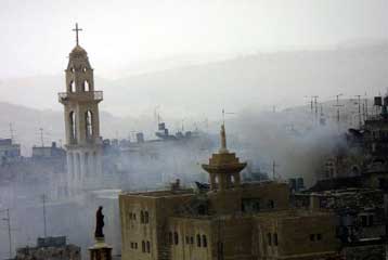 Απαγορεύουν στην ΕΕ να επικοινωνήσει με Αραφάτ – Δραματική η κατάσταση στη Βηθλεέμ