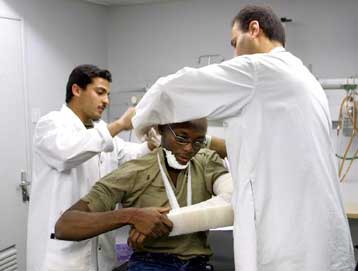 Απαγόρευσε το Ισραήλ σε Έλληνες γιατρούς να προσφέρουν βοήθεια σε τραυματίες