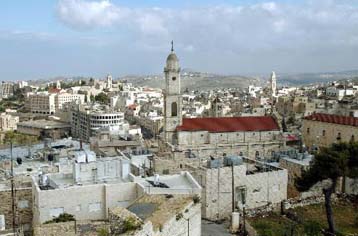 Εκρήξεις και πυρά πολυβόλων ακούγονται στο Ναό της Γεννήσεως – Αδιάλλακτος ο Σαρόν