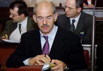 Αρχηγός κράτους και όχι τρομοκράτης ο Αραφάτ, τόνισε ο Γ.Παπανδρέου