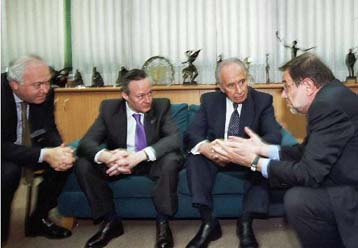 Πυρά της Ευρωπαϊκής Ένωσης κατά του Ισραήλ για την απομόνωση του Αραφάτ