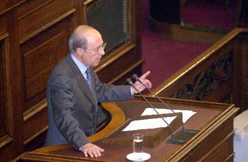 Η κυβέρνηση έχει ανοιχτό μέτωπο με τη διαφθορά, απάντησε ο Κ.Σημίτης στον Μ.Έβερτ