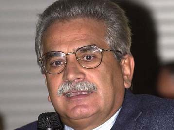 Γυναίκα που μετέχει σε αμφιλεγόμενο πρόγραμμα κυοφορεί κλωνοποιημένο έμβρυο